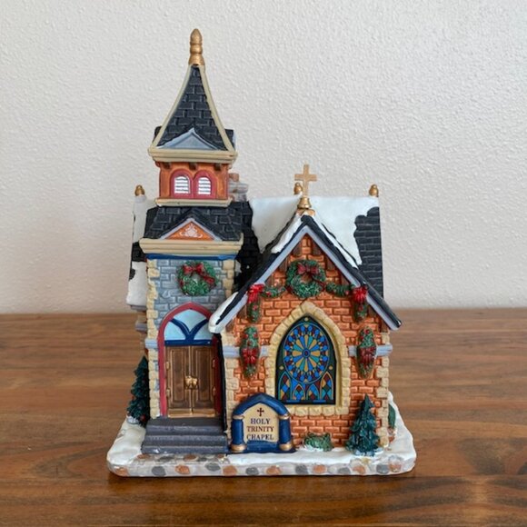 Lemax ~ HOLY TRINITY CHAPEL ~ Illuminated Porcelain Church - Picture 1 of 12